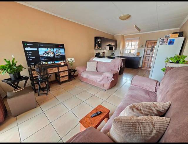 2 BEDROOM TOWNHOUSE FOR SALE IN GOLF PARK